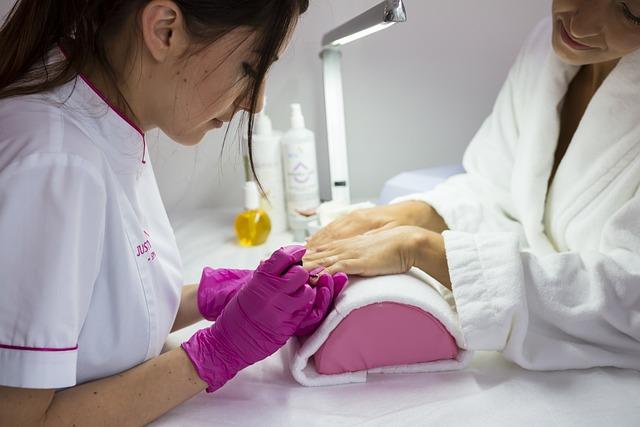 Why Nail Technicians Rely on Dust Extraction Systems