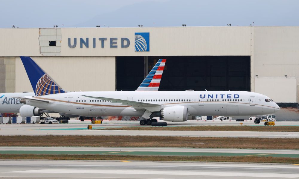 United CEO brushes off airline mergers after American rejection