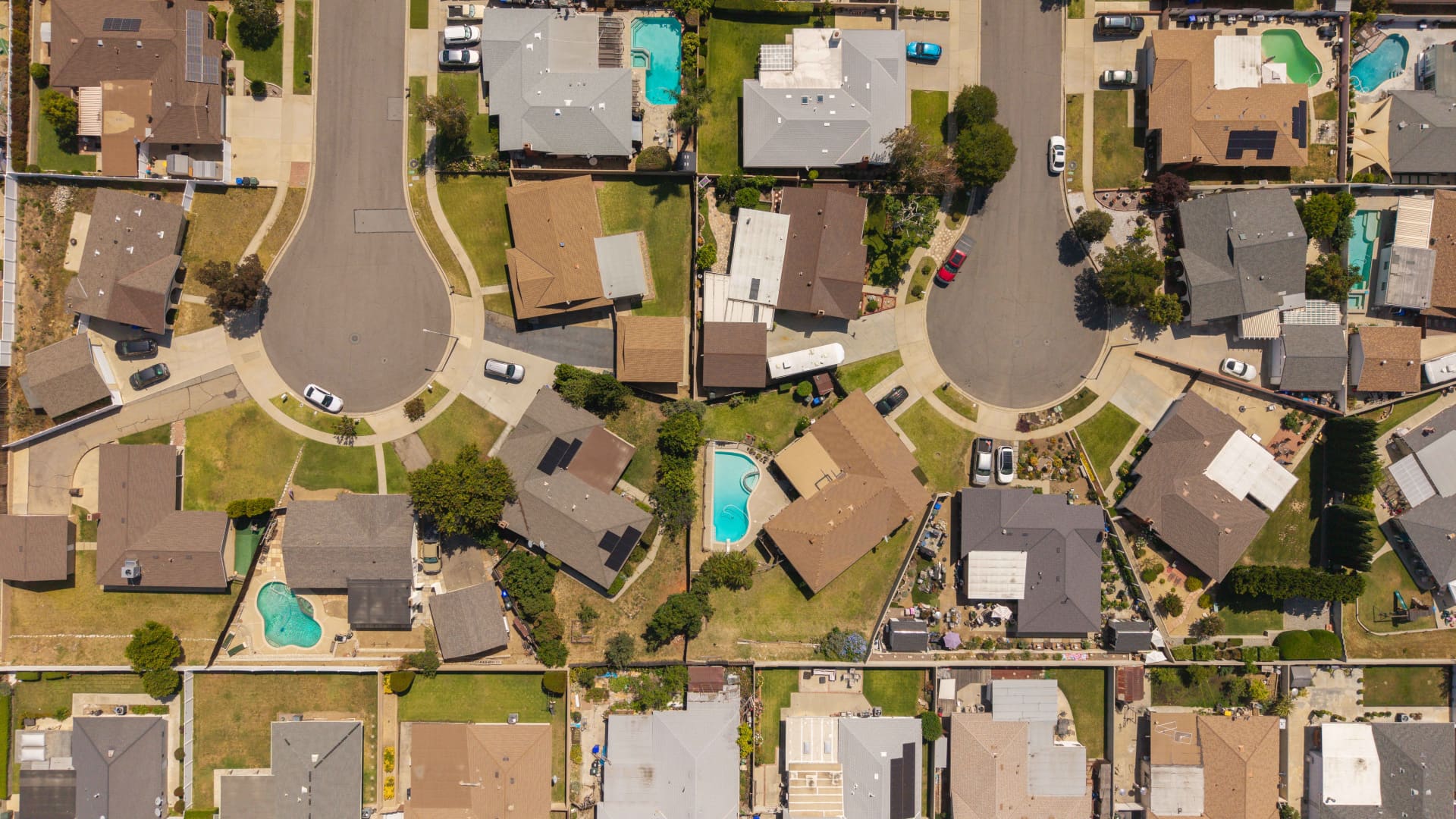 Sellers delisting homes at fastest pace since 2020