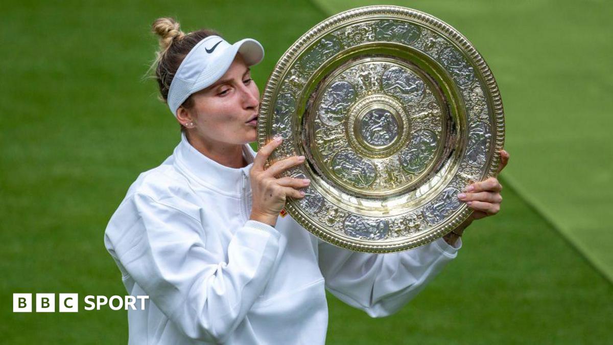 Marketa Vondrousova kisses the Venus Rosewater Dish at Wimbledon in 2023