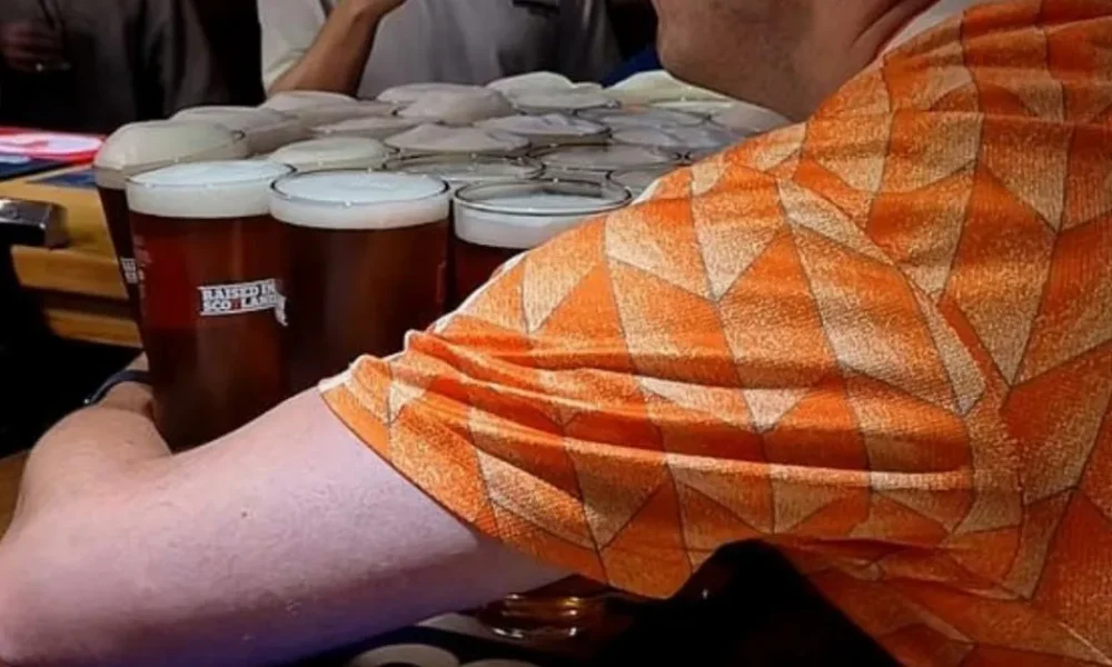 Dutch fan epically carries 26 pints of beer from the bar to his table - in one go | News Weird