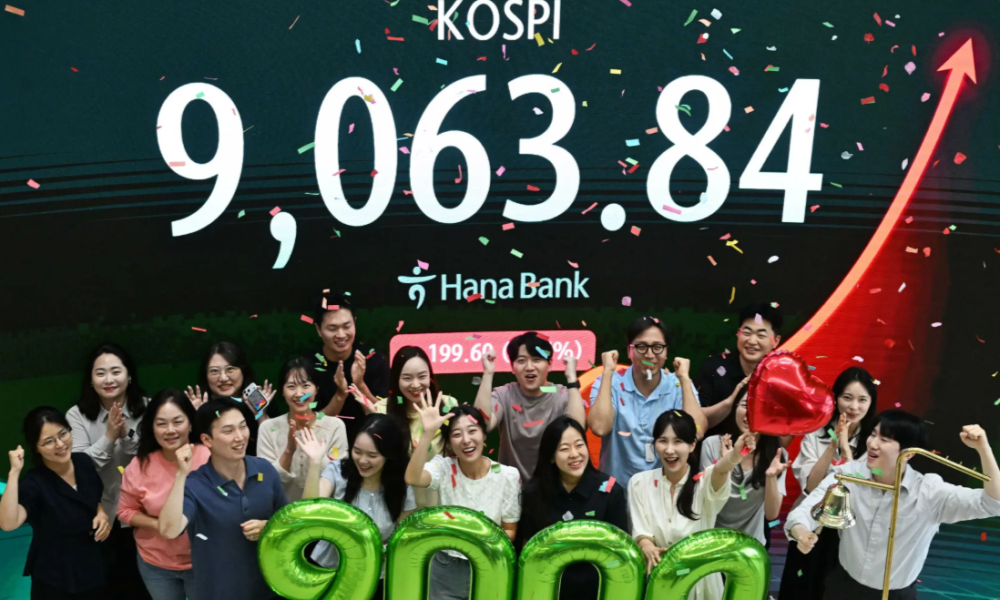 Employees at Hana Bank celebrate Kospi's record close