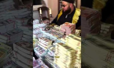 He Gave Away a Box Full of Money in Seconds!