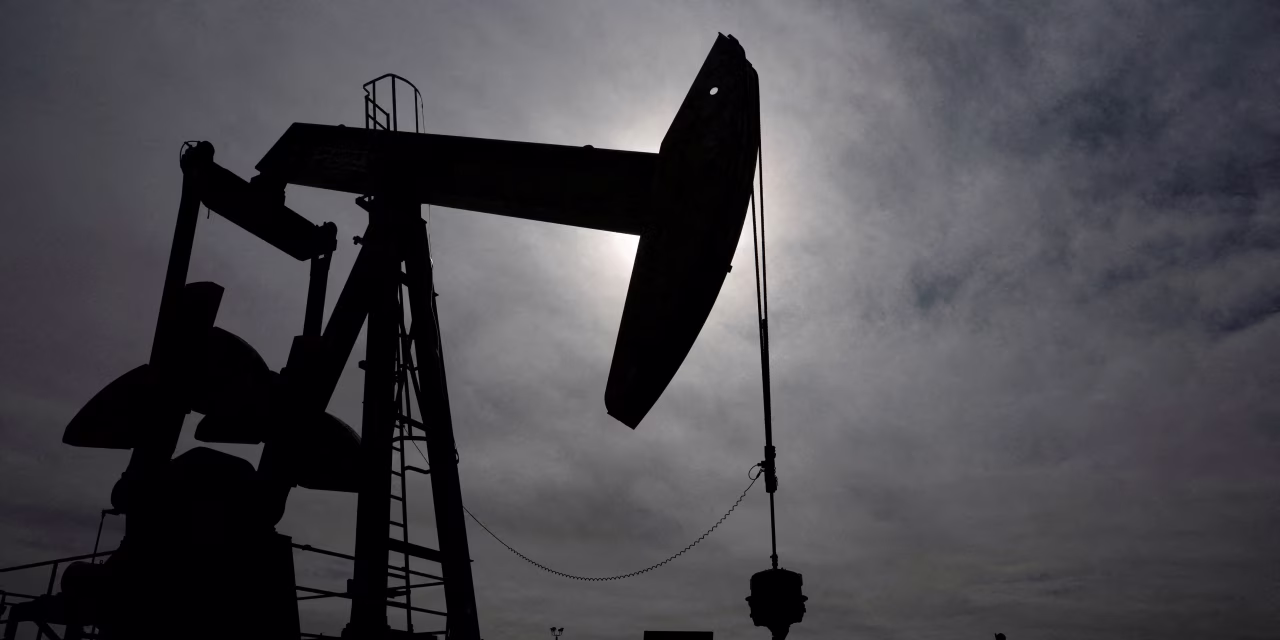 Oil Falls As Market Holds Out Hope for End to Conflict
