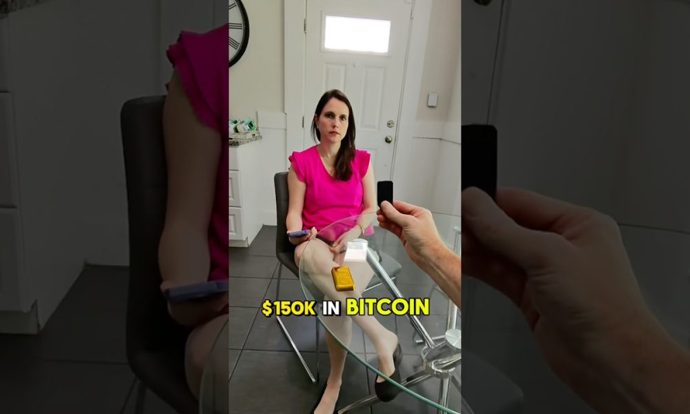 Bitcoin vs Gold. #money #bitcoin #gold