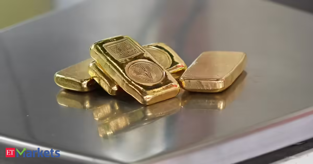 Gold falls 1% after Fed holds rates steady, signals rate hike this year