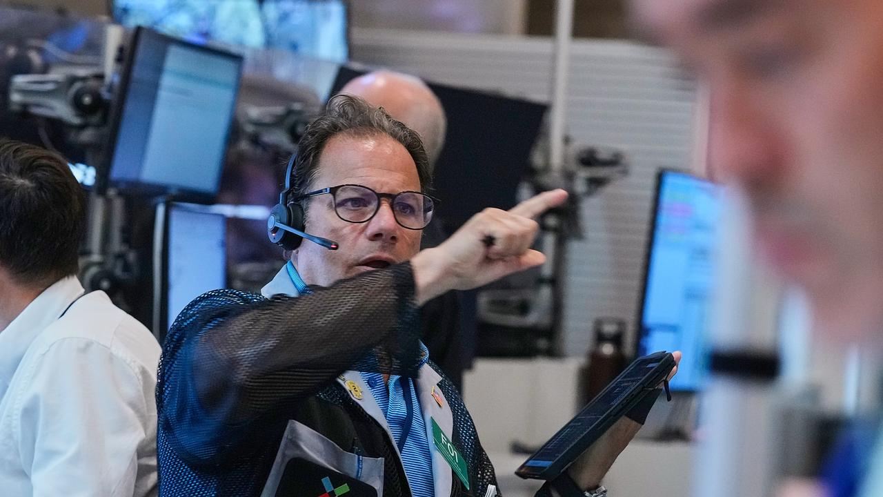 Wall St ends mixed as shares in tech companies slide