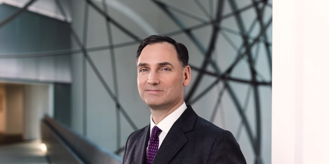 Deutsche Bank’s Former CFO Has His Eye on a CEO Role