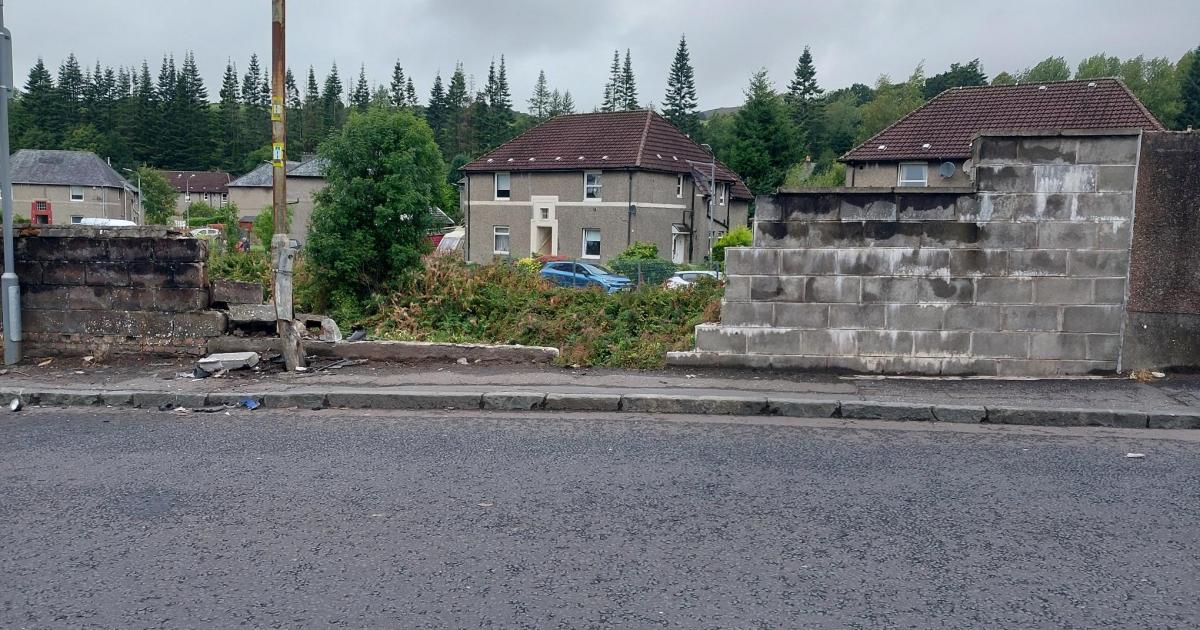 Speeding Bolton man knocked Alexandria wall onto rail line