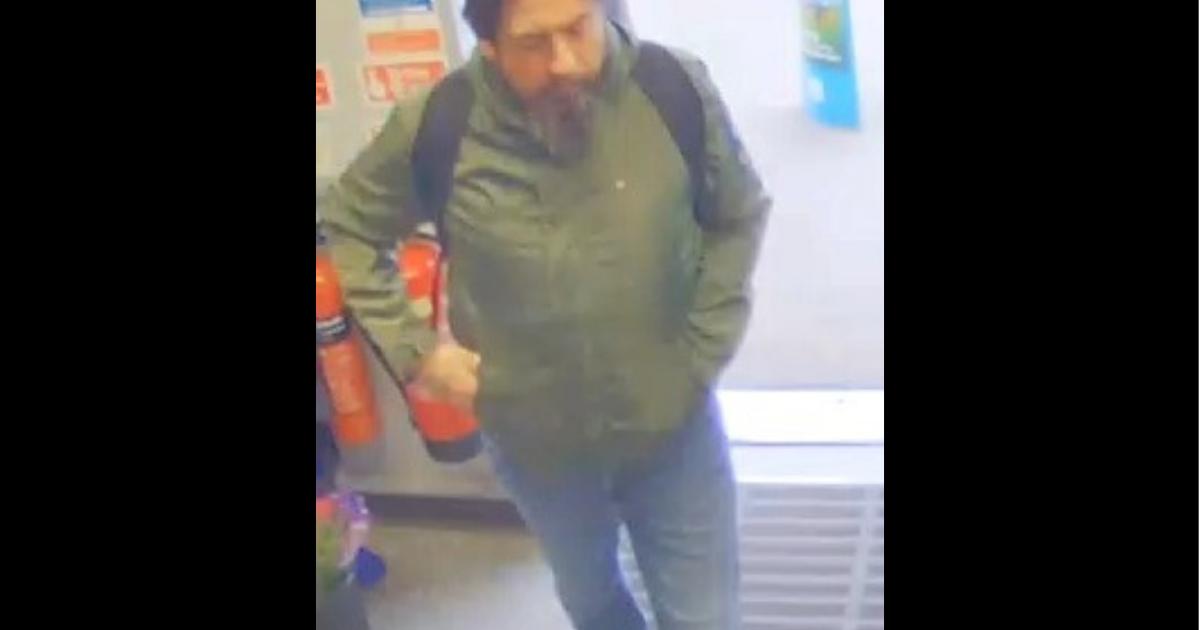 Man threatened group claiming to be police officer