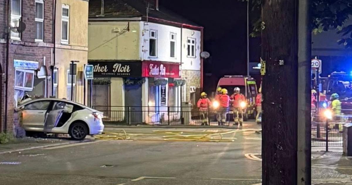 2 injured after car crashes into house on Bag Lane, Atherton