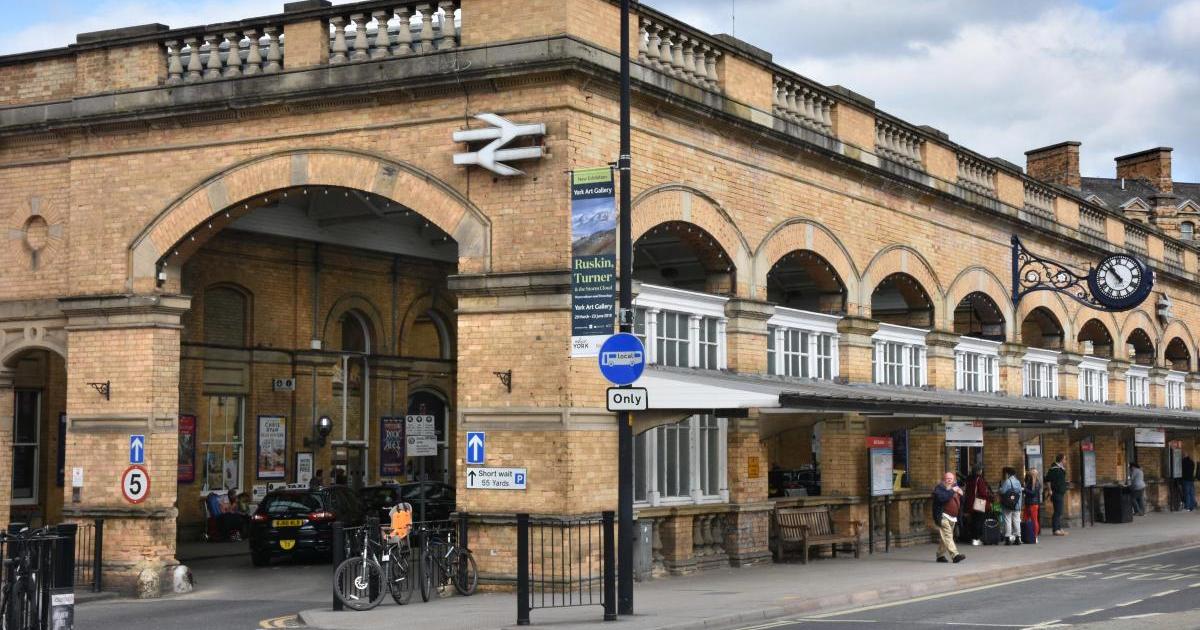 LNER rail disruption on Doncaster to Leeds services