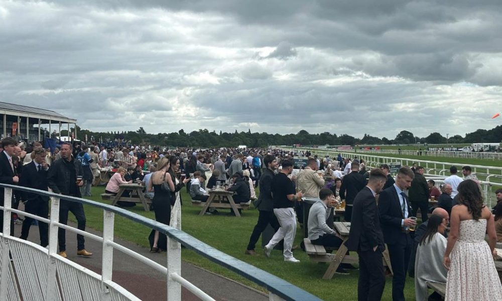Thousands celebrate in York for Macmillan Charity Raceday