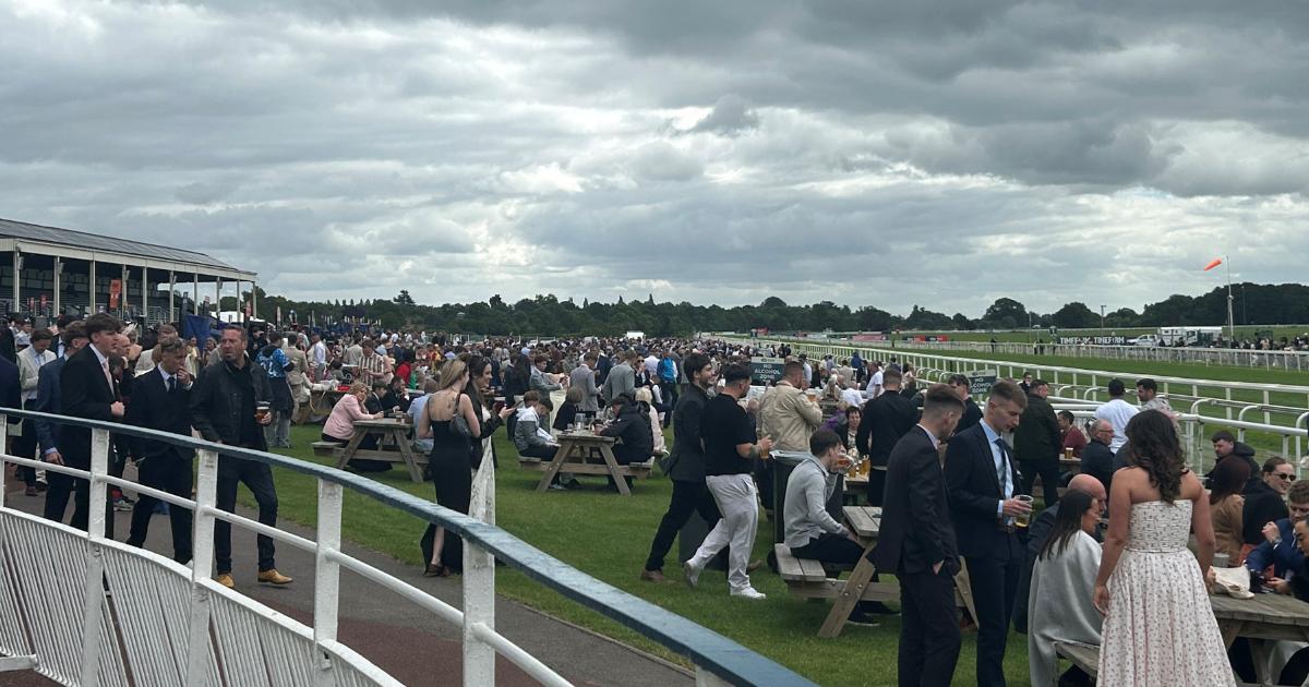 Thousands celebrate in York for Macmillan Charity Raceday
