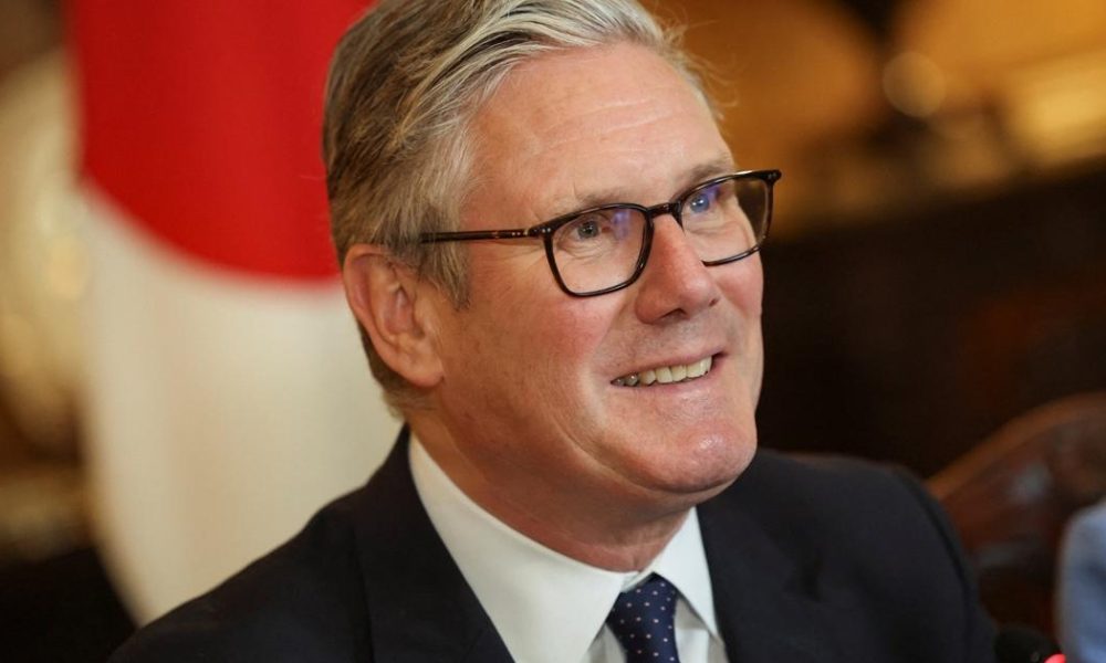 Keir Starmer to ban under-16s from social media apps