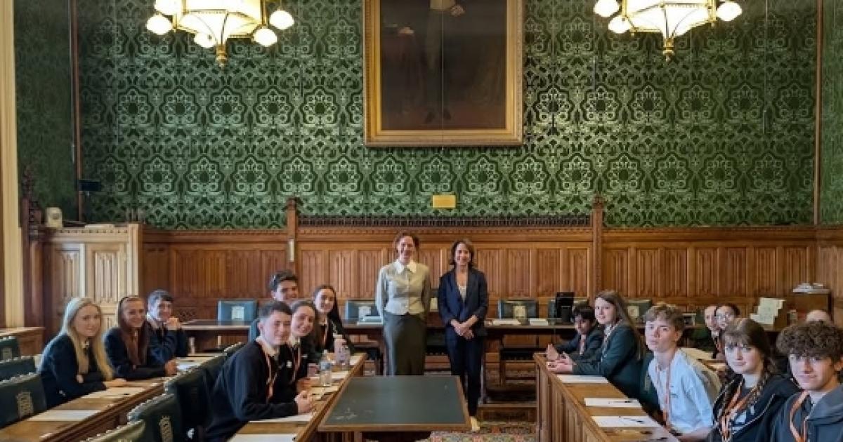 Darlington pupils speak on under-16 social media ban