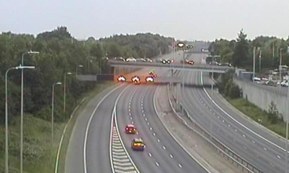 M60 shut between junction 24 Denton and junction 23