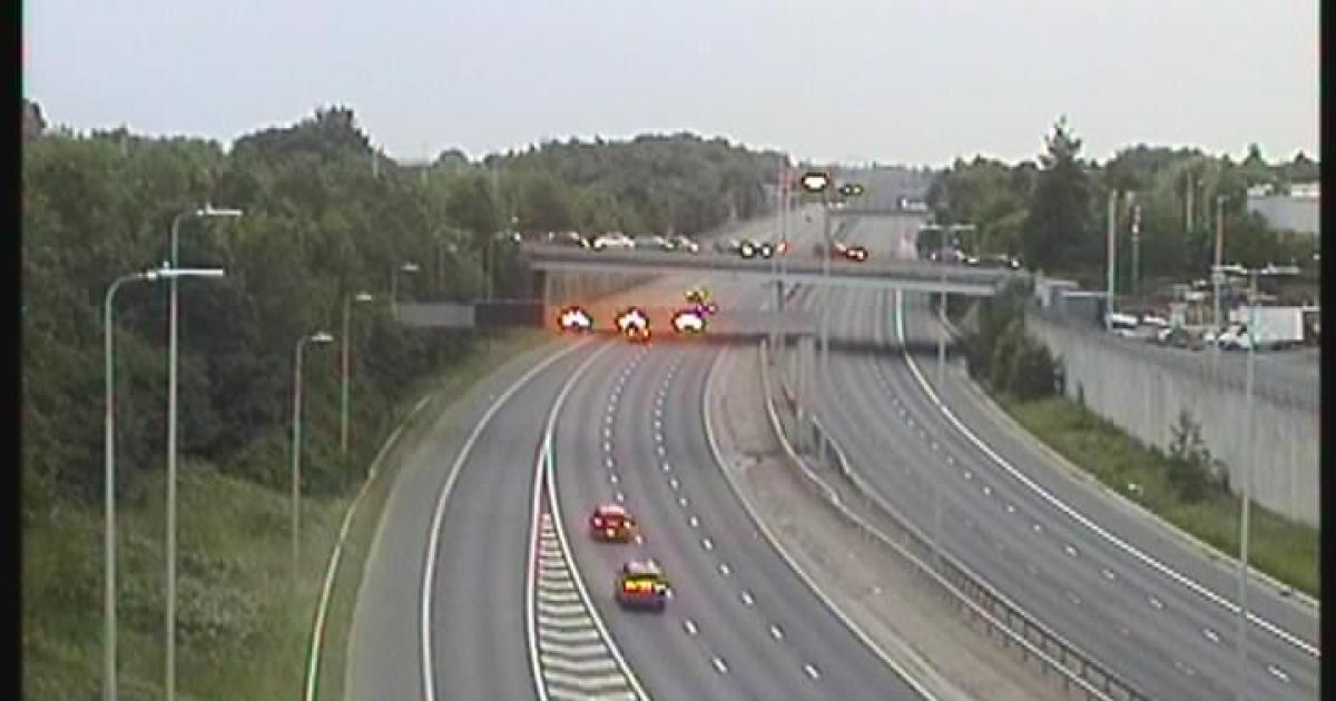 M60 shut between junction 24 Denton and junction 23