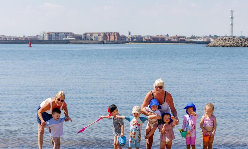 19 pictures - North East bakes in heatwave on record hot day