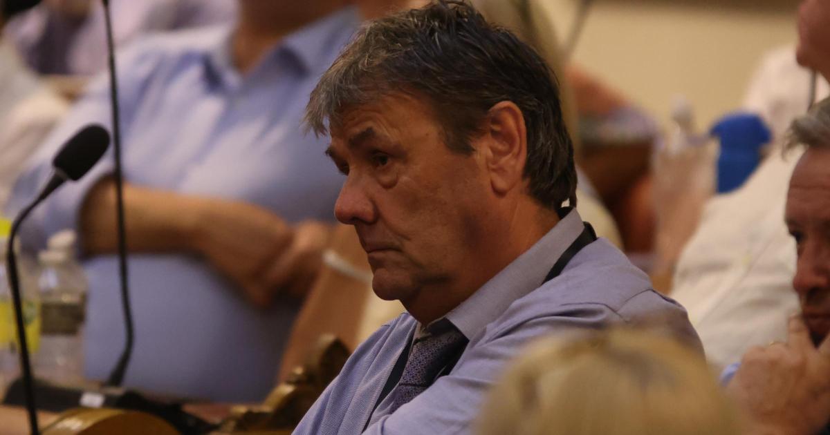 Reform's first council meeting motion defeated after prayers debate