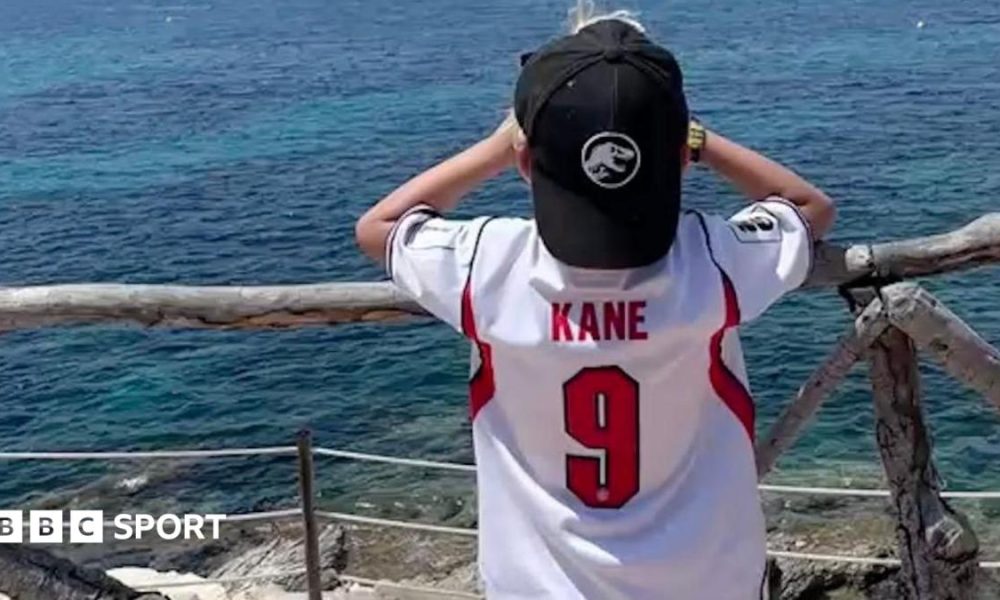 Child in Harry Kane shirt