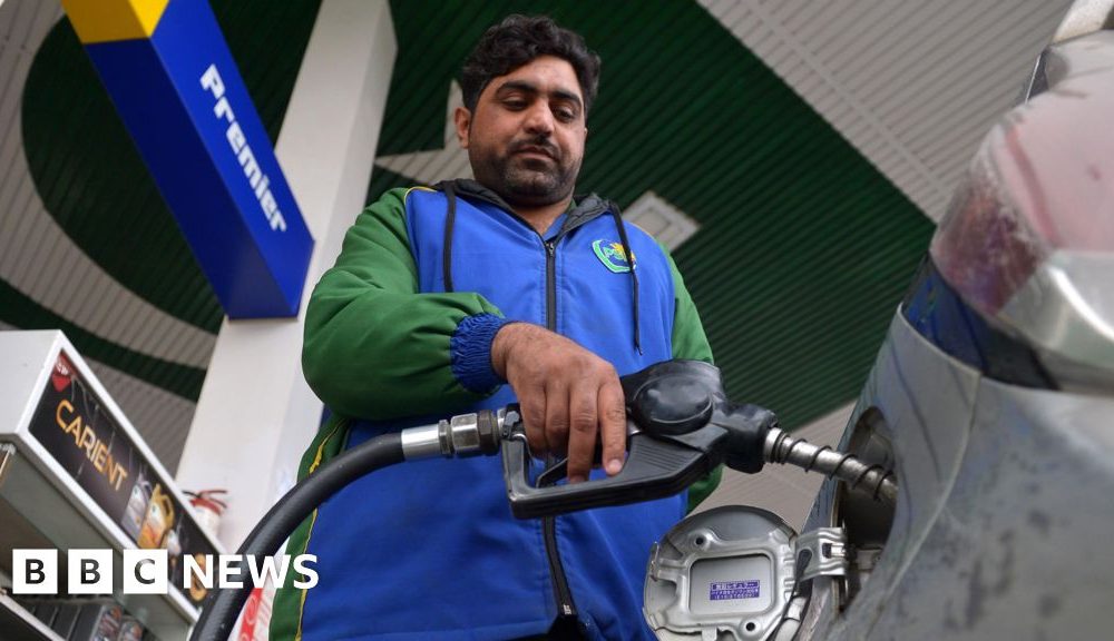 Oil prices slide after Pakistan announces deal between US and Iran