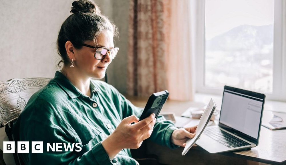 Three quarters of workers not on track for 'moderate' pension income, report suggests