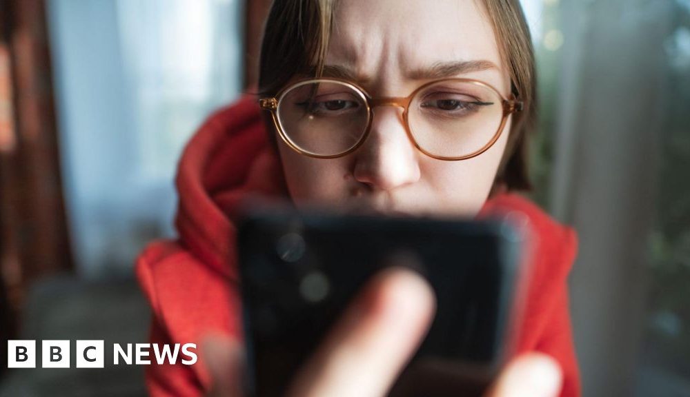 Surge in scams as criminals use AI to target people