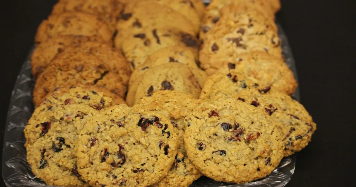 How To Curb Cravings: 'Pause Before You Pounce', Says Dietitian
