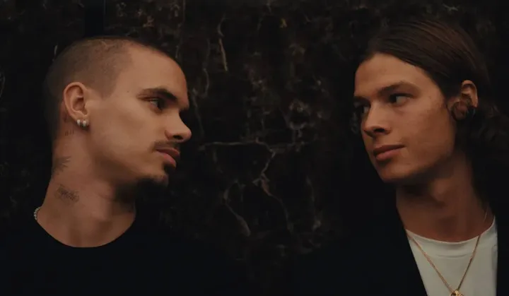Romeo Beckham and Paul Kircher in the new tennis romance Forty Love
