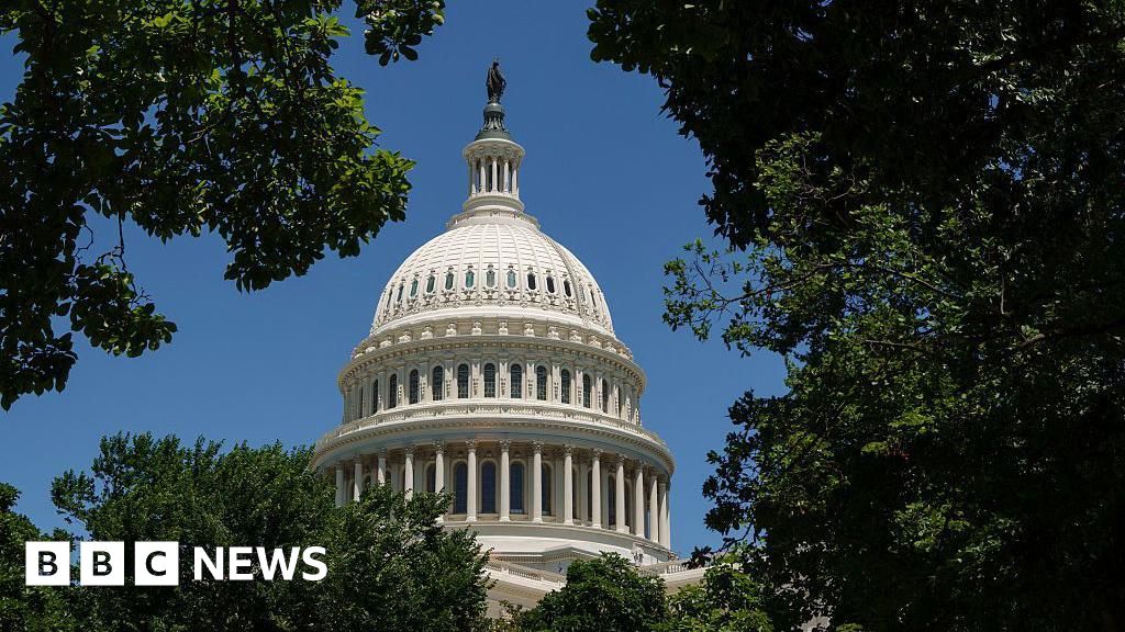 US House votes to halt Iran war, in rebuke to Trump 