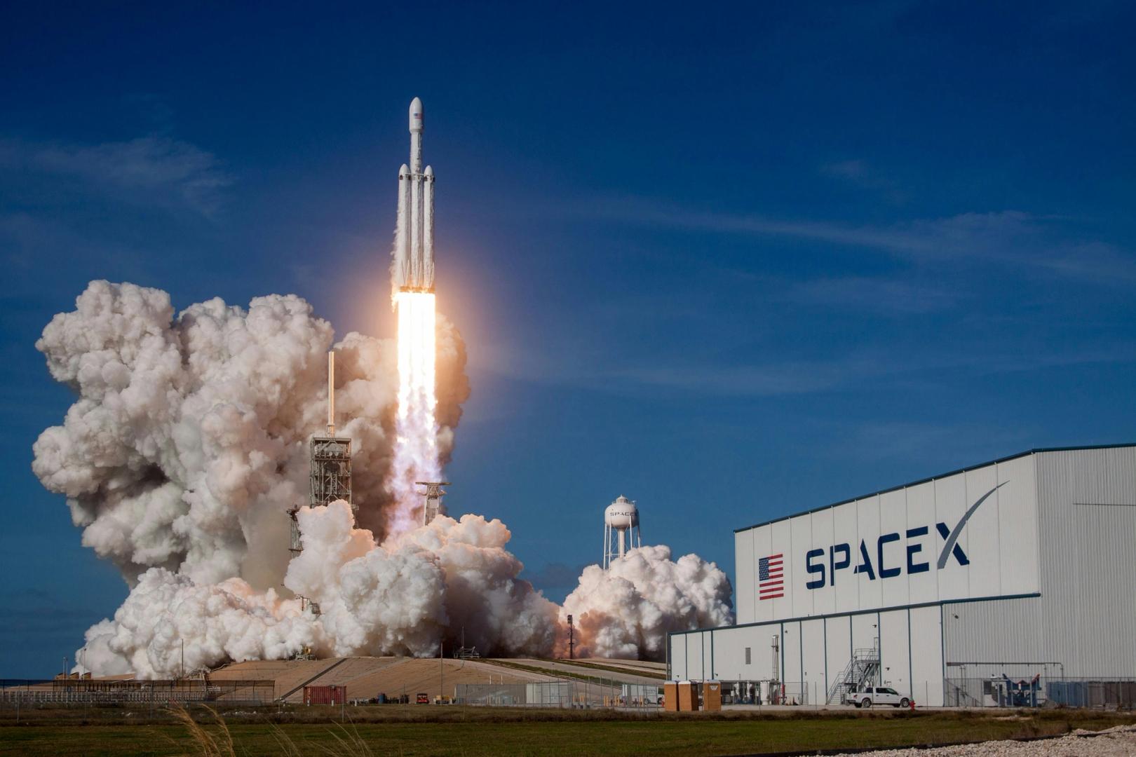 SpaceX opens at $162 in blockbuster Nasdaq debut