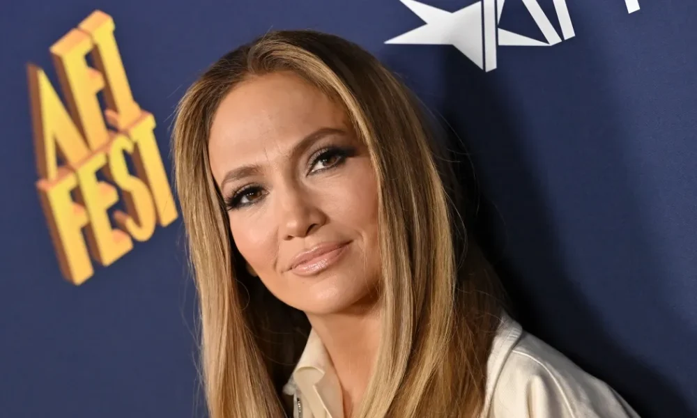 Jennifer Lopez's Comfy Matching Lounge Set Style Is on Amazon