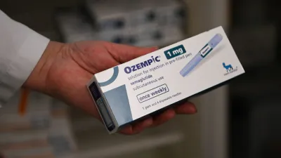 GettyImages-2213118582-Quitting-Ozempic-Sets-off-a-Chain-Reaction-in-Your-Gut-The-Science-of-What-Happens-Next-Is-Still-Emerging