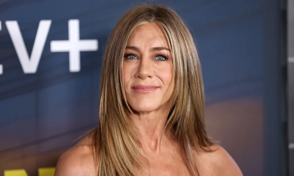 Jennifer Aniston's Go-To $40 Flip-Flops Have Built-In Arch Support