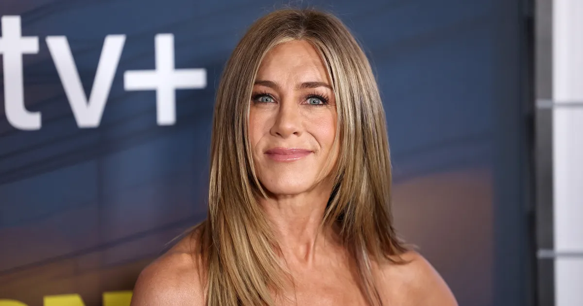 Jennifer Aniston's Go-To $40 Flip-Flops Have Built-In Arch Support