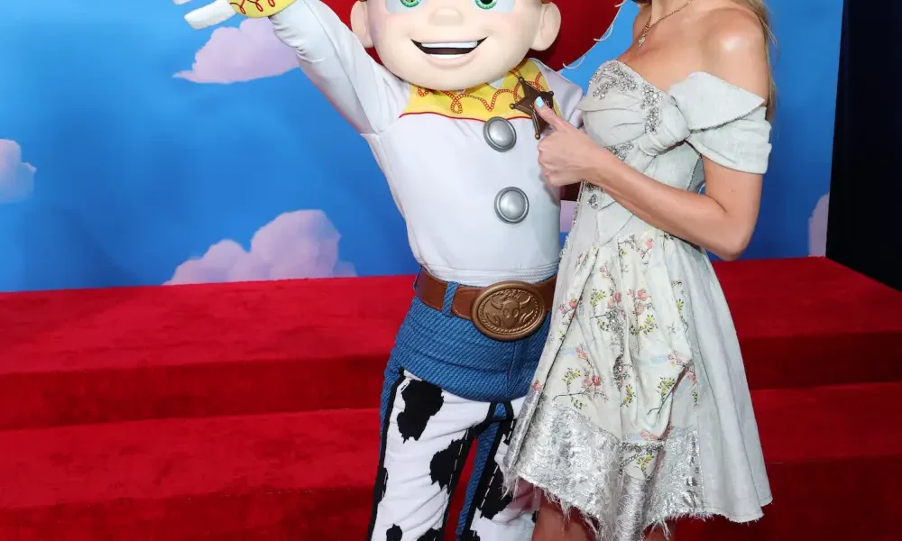 GettyImages-2280808212Taylor-Swift-Says-Toy-Story-5-Moment-Broke-Her-Heart.jpg