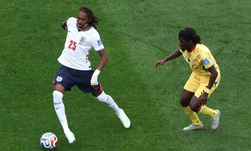 Why Djed Spence is wearing a mask during England vs Ghana at World Cup | Football
