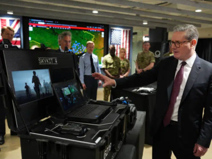 Keir Starmer tours Palantir headquarters