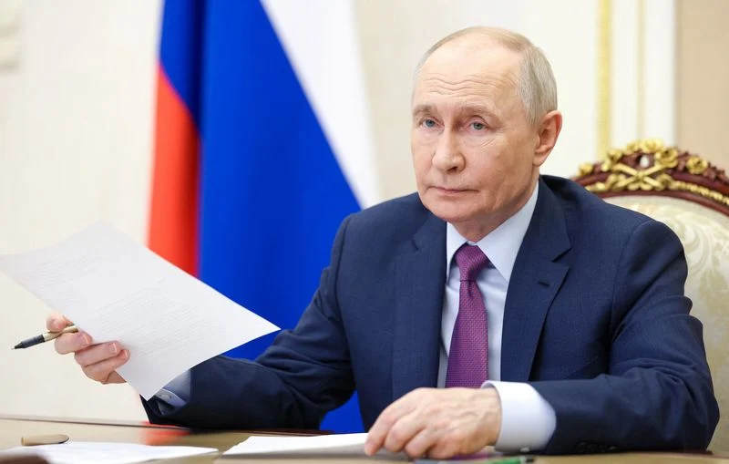 Putin faces rival visions of war and peace at Russia’s ’Davos’