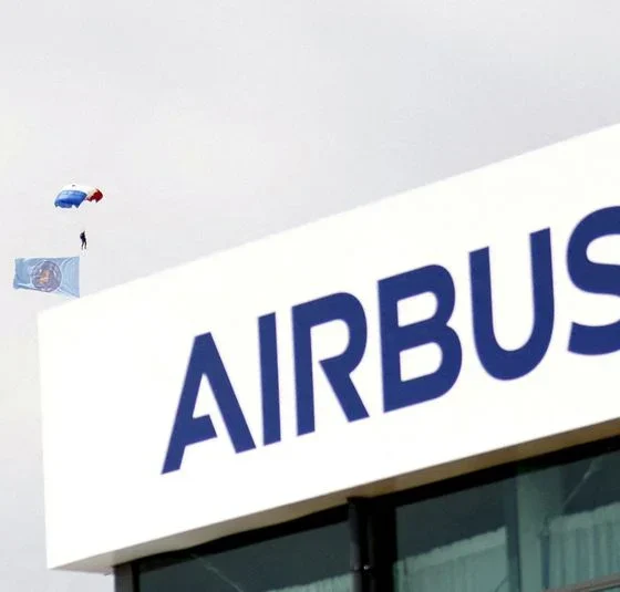 Airbus notifies A320neo series customers of delays on jets due in 2027 and 2028, Bloomberg News reports