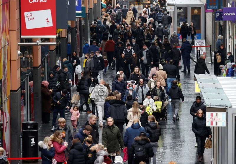 UK pay settlements hold at 3.5% for second month, IDR survey shows