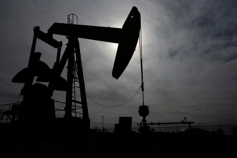 Oil falls as traders digest escalation in US-Iran strikes