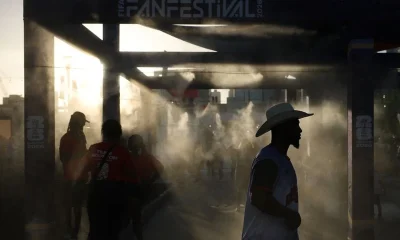 Soccer-Beating the heat no problem for World Cup fans in sweltering Houston
