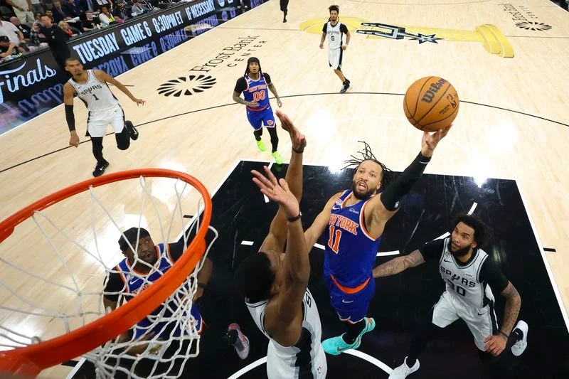 NBA-Knicks defeat Spurs to snap 53-year NBA title drought