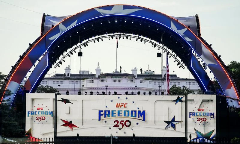 Trump hosts White House cage fights amid war and political scrutiny