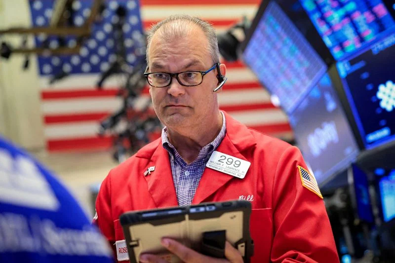 S&P 500, Nasdaq futures tick up as tech shares stabilize