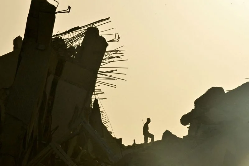 Venezuela quake toll tops 900, search intensifies for hundreds trapped