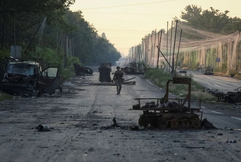 Analysis-Russia pounds on the gates of Ukraine’s ’fortress belt’