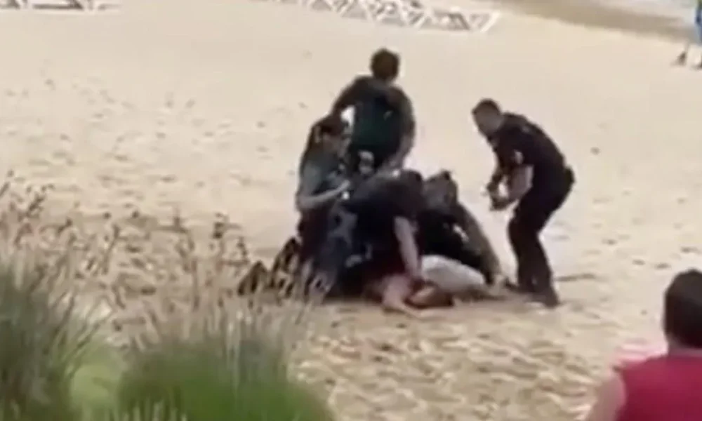 Tourist beaten by police after trying to shadowbox them naked | News World